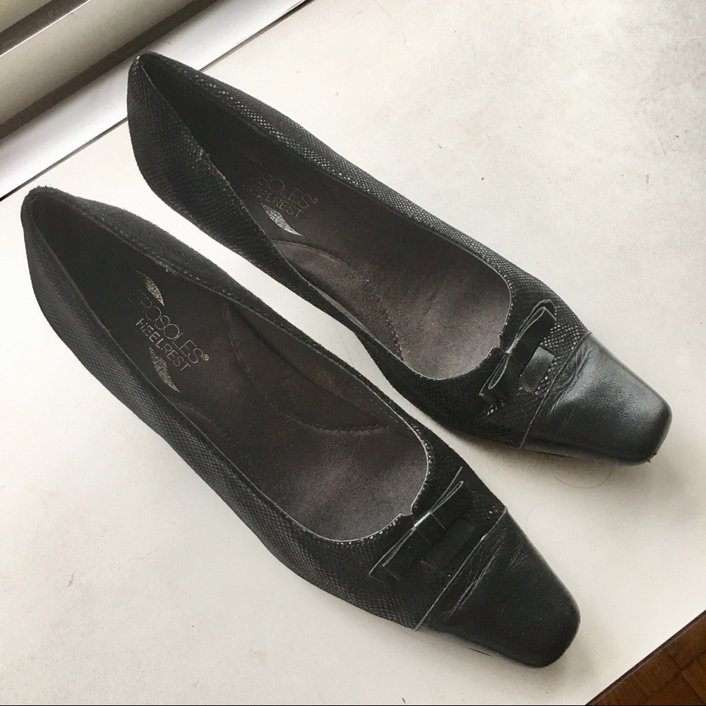 Shoe - Picture 2 of 3